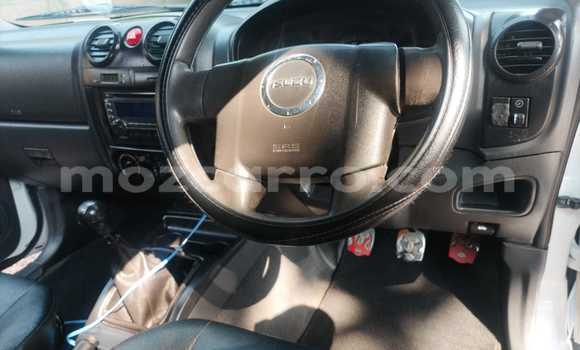 Nunua Ilio tumika Isuzu KB Nyeupe Gari ndani ya Maputo nchini Maputo Nunua Ilio tumika Isuzu KB Nyeupe Gari ndani ya Maputo nchini Maputo