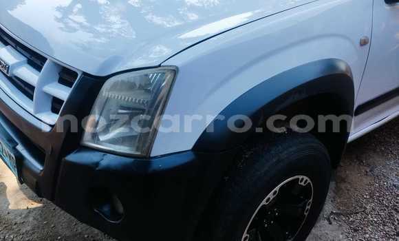 Nunua Ilio tumika Isuzu KB Nyeupe Gari ndani ya Maputo nchini Maputo Nunua Ilio tumika Isuzu KB Nyeupe Gari ndani ya Maputo nchini Maputo