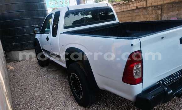 Nunua Ilio tumika Isuzu KB Nyeupe Gari ndani ya Maputo nchini Maputo Nunua Ilio tumika Isuzu KB Nyeupe Gari ndani ya Maputo nchini Maputo