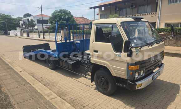 Nunua Ilio tumika Toyota Dyna Brown Gari ndani ya Maputo nchini Maputo Nunua Ilio tumika Toyota Dyna Brown Gari ndani ya Maputo nchini Maputo