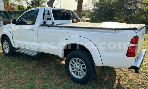 Nunua Ilio tumika Toyota Hilux Nyeupe Gari ndani ya Maputo nchini Maputo Nunua Ilio tumika Toyota Hilux Nyeupe Gari ndani ya Maputo nchini Maputo