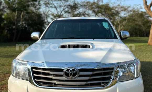 Nunua Ilio tumika Toyota Hilux Nyeupe Gari ndani ya Maputo nchini Maputo Nunua Ilio tumika Toyota Hilux Nyeupe Gari ndani ya Maputo nchini Maputo