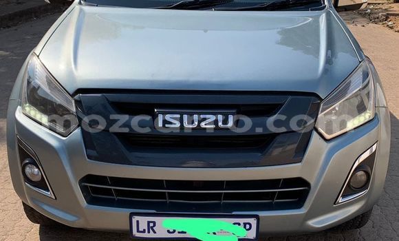 Nunua Ilio tumika Isuzu D-MAX Fedha Gari ndani ya Maputo nchini Maputo