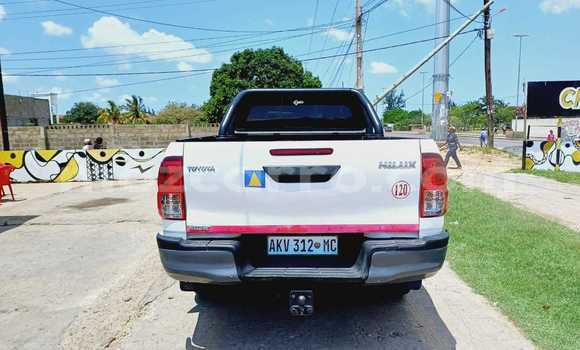 Nunua Ilio tumika Toyota Hiluxe Revo Nyeupe Gari ndani ya Maputo nchini Maputo Nunua Ilio tumika Toyota Hiluxe Revo Nyeupe Gari ndani ya Maputo nchini Maputo