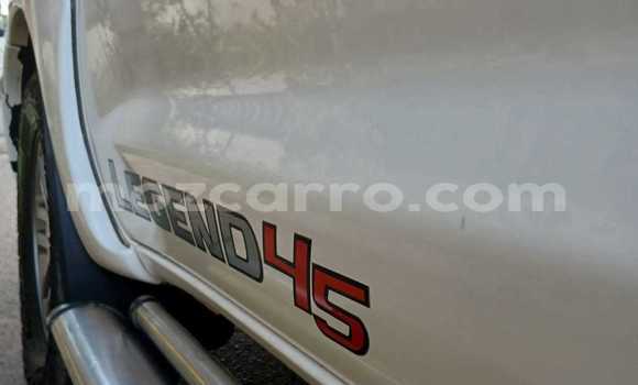 Nunua Ilio tumika Toyota Hilux Nyeupe Gari ndani ya Maputo nchini Maputo Nunua Ilio tumika Toyota Hilux Nyeupe Gari ndani ya Maputo nchini Maputo