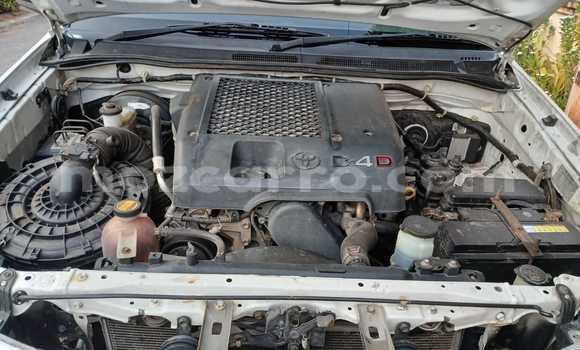 Nunua Ilio tumika Toyota Hilux Nyeupe Gari ndani ya Maputo nchini Maputo Nunua Ilio tumika Toyota Hilux Nyeupe Gari ndani ya Maputo nchini Maputo