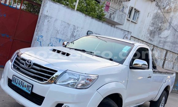 Buy Used Toyota Hilux White Car in Maputo in Maputo