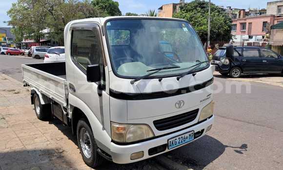 Comprar Novo Toyota HiAce Branco Caminhão em Maputo em Maputo Comprar Novo Toyota HiAce Branco Caminhão em Maputo em Maputo