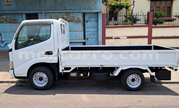 Comprar Novo Toyota HiAce Branco Caminhão em Maputo em Maputo Comprar Novo Toyota HiAce Branco Caminhão em Maputo em Maputo
