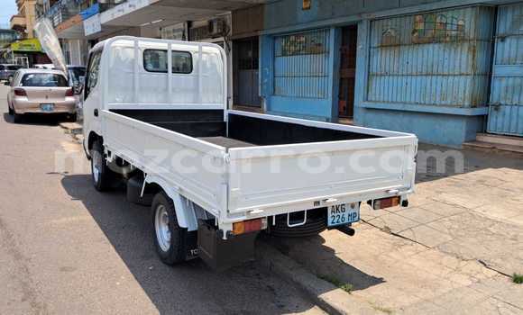 Comprar Novo Toyota HiAce Branco Caminhão em Maputo em Maputo Comprar Novo Toyota HiAce Branco Caminhão em Maputo em Maputo
