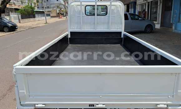 Comprar Novo Toyota HiAce Branco Caminhão em Maputo em Maputo Comprar Novo Toyota HiAce Branco Caminhão em Maputo em Maputo