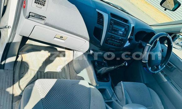 Nunua Ilio tumika Toyota Hilux Nyeupe Gari ndani ya Maputo nchini Maputo Nunua Ilio tumika Toyota Hilux Nyeupe Gari ndani ya Maputo nchini Maputo