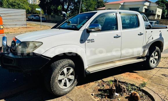 Nunua Ilio tumika Toyota Hilux Nyeupe Gari ndani ya Maputo nchini Maputo Nunua Ilio tumika Toyota Hilux Nyeupe Gari ndani ya Maputo nchini Maputo