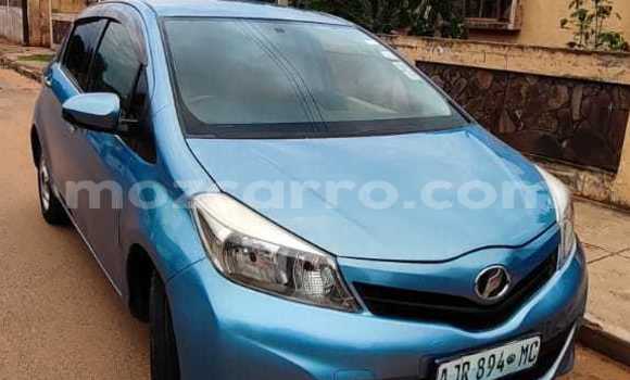Comprar Usado Toyota Vitz Azul Carro em Maputo em Maputo