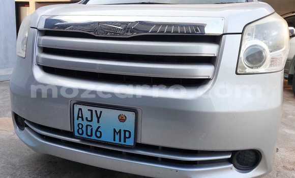 Buy Used Toyota Noah White Car in Maputo in Maputo