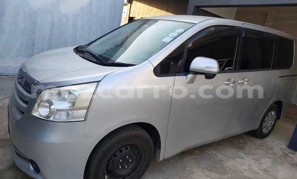 Comprar Usado Toyota Noah Branco Carro em Maputo em Maputo Comprar Usado Toyota Noah Branco Carro em Maputo em Maputo