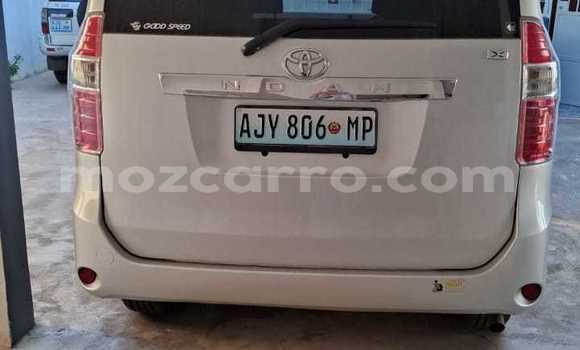 Comprar Usado Toyota Noah Branco Carro em Maputo em Maputo Comprar Usado Toyota Noah Branco Carro em Maputo em Maputo