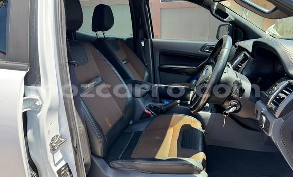 Comprar Usado Toyota Hilux Branco Carro em Maputo em Maputo Comprar Usado Toyota Hilux Branco Carro em Maputo em Maputo