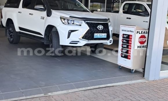 Nunua Ilio tumika Toyota Hilux Nyeupe Gari ndani ya Maputo nchini Maputo Nunua Ilio tumika Toyota Hilux Nyeupe Gari ndani ya Maputo nchini Maputo