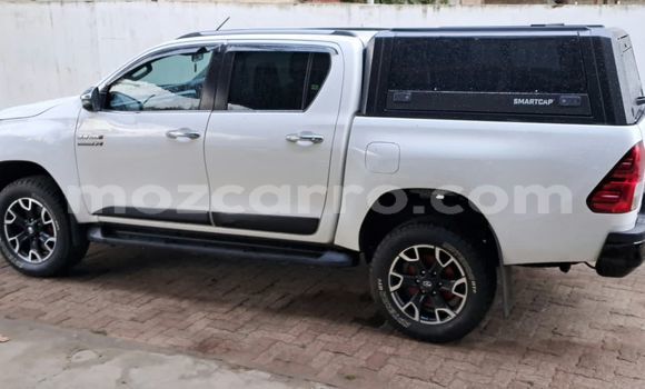 Nunua Ilio tumika Toyota Hilux Nyeupe Gari ndani ya Maputo nchini Maputo Nunua Ilio tumika Toyota Hilux Nyeupe Gari ndani ya Maputo nchini Maputo