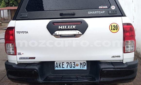 Nunua Ilio tumika Toyota Hilux Nyeupe Gari ndani ya Maputo nchini Maputo Nunua Ilio tumika Toyota Hilux Nyeupe Gari ndani ya Maputo nchini Maputo