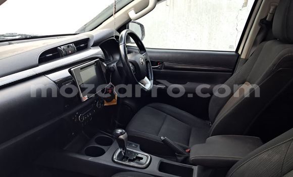 Nunua Ilio tumika Toyota Hilux Nyeupe Gari ndani ya Maputo nchini Maputo Nunua Ilio tumika Toyota Hilux Nyeupe Gari ndani ya Maputo nchini Maputo