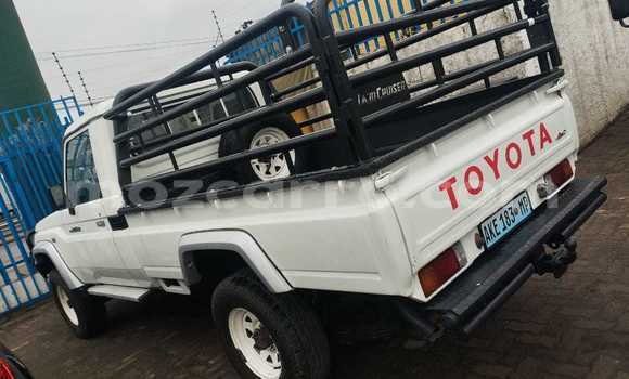 Buy Used Toyota Land Cruiser White Car in Maputo in Maputo Buy Used Toyota Land Cruiser White Car in Maputo in Maputo