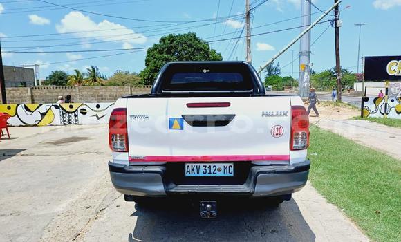 Tenga Tsaru Toyota Hilux Chena Mota in Maputo in Maputo Tenga Tsaru Toyota Hilux Chena Mota in Maputo in Maputo