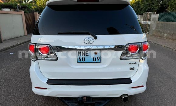 Comprar Novo Toyota Fortuner Branco Carro em Maputo em Maputo Comprar Novo Toyota Fortuner Branco Carro em Maputo em Maputo