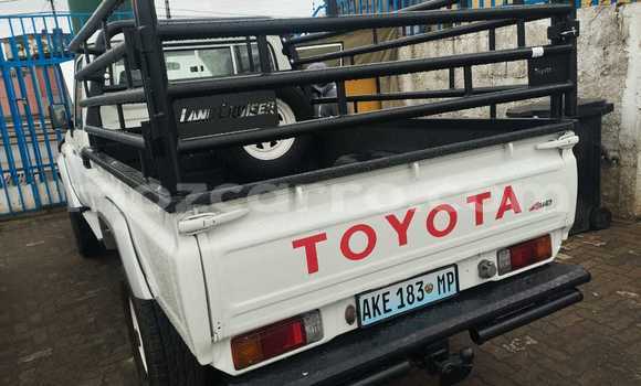 Comprar Usado Toyota Land Cruiser Branco Carro em Maputo em Maputo Comprar Usado Toyota Land Cruiser Branco Carro em Maputo em Maputo