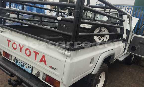 Comprar Usado Toyota Land Cruiser Branco Carro em Maputo em Maputo Comprar Usado Toyota Land Cruiser Branco Carro em Maputo em Maputo