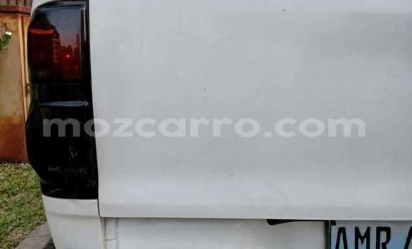 Nunua Ilio tumika Toyota Hilux Nyeupe Gari ndani ya Maputo nchini Maputo Nunua Ilio tumika Toyota Hilux Nyeupe Gari ndani ya Maputo nchini Maputo