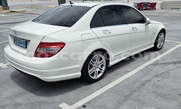Comprar Usado Mercedes Viano Branco Carro em Maputo em Maputo
