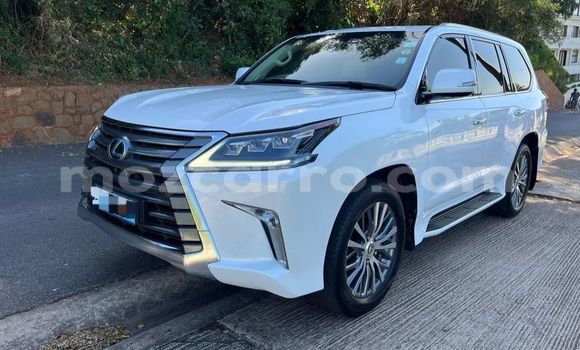 Buy Used Lexus LX 570 White Car in Maputo in Maputo
