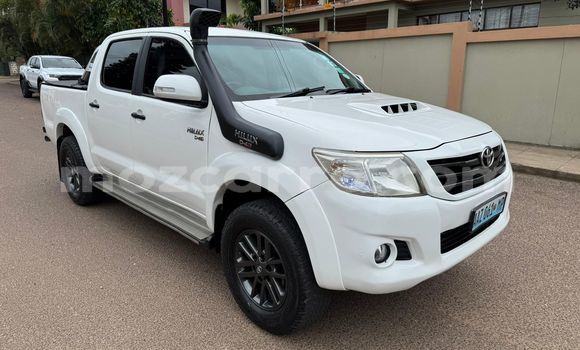 Nunua Ilio tumika Toyota Hilux Nyeupe Gari ndani ya Maputo nchini Maputo