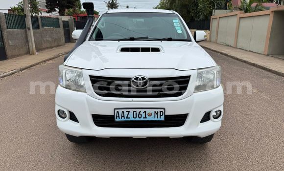 Nunua Ilio tumika Toyota Hilux Nyeupe Gari ndani ya Maputo nchini Maputo Nunua Ilio tumika Toyota Hilux Nyeupe Gari ndani ya Maputo nchini Maputo