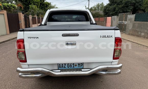 Nunua Ilio tumika Toyota Hilux Nyeupe Gari ndani ya Maputo nchini Maputo Nunua Ilio tumika Toyota Hilux Nyeupe Gari ndani ya Maputo nchini Maputo