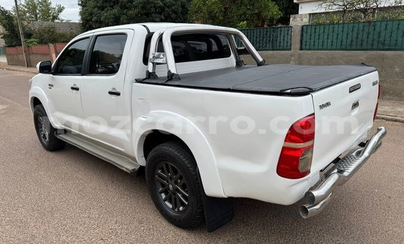 Nunua Ilio tumika Toyota Hilux Nyeupe Gari ndani ya Maputo nchini Maputo Nunua Ilio tumika Toyota Hilux Nyeupe Gari ndani ya Maputo nchini Maputo