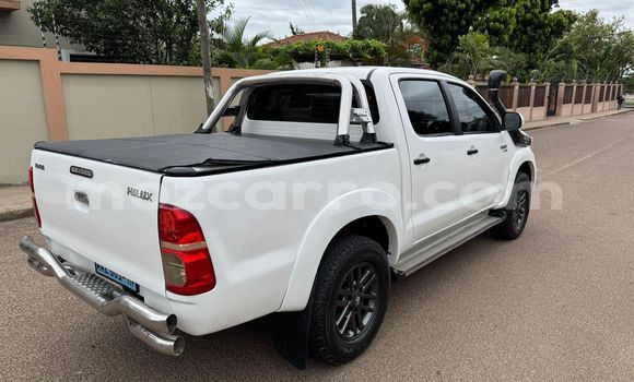 Nunua Ilio tumika Toyota Hilux Nyeupe Gari ndani ya Maputo nchini Maputo Nunua Ilio tumika Toyota Hilux Nyeupe Gari ndani ya Maputo nchini Maputo