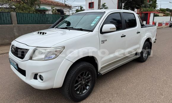 Nunua Ilio tumika Toyota Hilux Nyeupe Gari ndani ya Maputo nchini Maputo Nunua Ilio tumika Toyota Hilux Nyeupe Gari ndani ya Maputo nchini Maputo