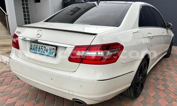 Comprar Usado Mercedes‒Benz E-Class Branco Carro em Maputo em Maputo Comprar Usado Mercedes‒Benz E-Class Branco Carro em Maputo em Maputo