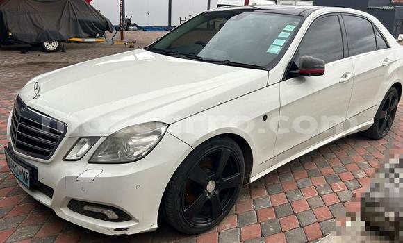 Comprar Usado Mercedes‒Benz E-Class Branco Carro em Maputo em Maputo Comprar Usado Mercedes‒Benz E-Class Branco Carro em Maputo em Maputo