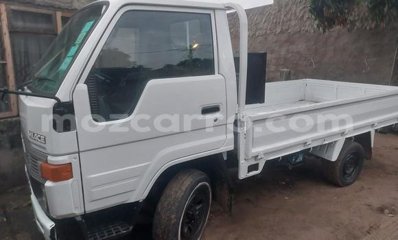 Nunua Ilio tumika Toyota Hiace Nyeupe Gari ndani ya Maputo nchini Maputo Nunua Ilio tumika Toyota Hiace Nyeupe Gari ndani ya Maputo nchini Maputo