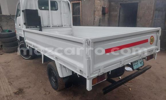 Nunua Ilio tumika Toyota Hiace Nyeupe Gari ndani ya Maputo nchini Maputo Nunua Ilio tumika Toyota Hiace Nyeupe Gari ndani ya Maputo nchini Maputo