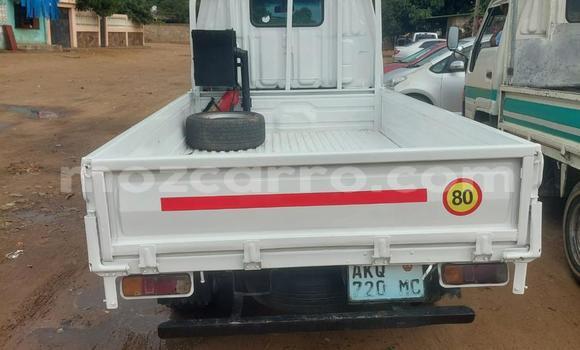 Nunua Ilio tumika Toyota Hiace Nyeupe Gari ndani ya Maputo nchini Maputo Nunua Ilio tumika Toyota Hiace Nyeupe Gari ndani ya Maputo nchini Maputo