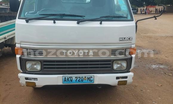 Nunua Ilio tumika Toyota Hiace Nyeupe Gari ndani ya Maputo nchini Maputo Nunua Ilio tumika Toyota Hiace Nyeupe Gari ndani ya Maputo nchini Maputo