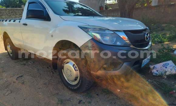 Nunua Ilio tumika Mazda BT-50 Nyeupe Gari ndani ya Maputo nchini Maputo Nunua Ilio tumika Mazda BT-50 Nyeupe Gari ndani ya Maputo nchini Maputo