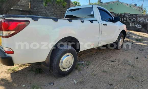 Nunua Ilio tumika Mazda BT-50 Nyeupe Gari ndani ya Maputo nchini Maputo Nunua Ilio tumika Mazda BT-50 Nyeupe Gari ndani ya Maputo nchini Maputo