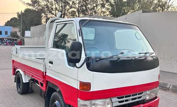 Nunua Ilio tumika Toyota Dyna Nyeupe Gari ndani ya Maputo nchini Maputo