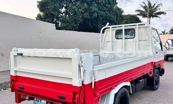 Nunua Ilio tumika Toyota Dyna Nyeupe Gari ndani ya Maputo nchini Maputo Nunua Ilio tumika Toyota Dyna Nyeupe Gari ndani ya Maputo nchini Maputo